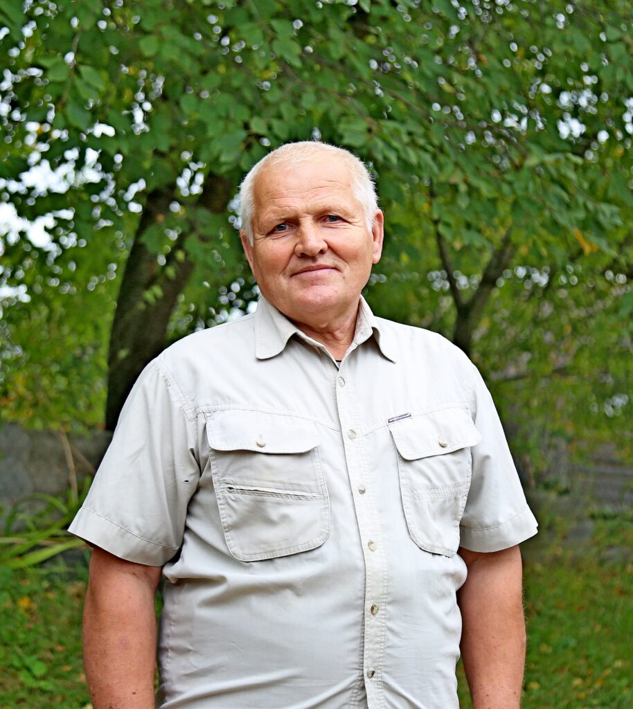 Виктор Петаков